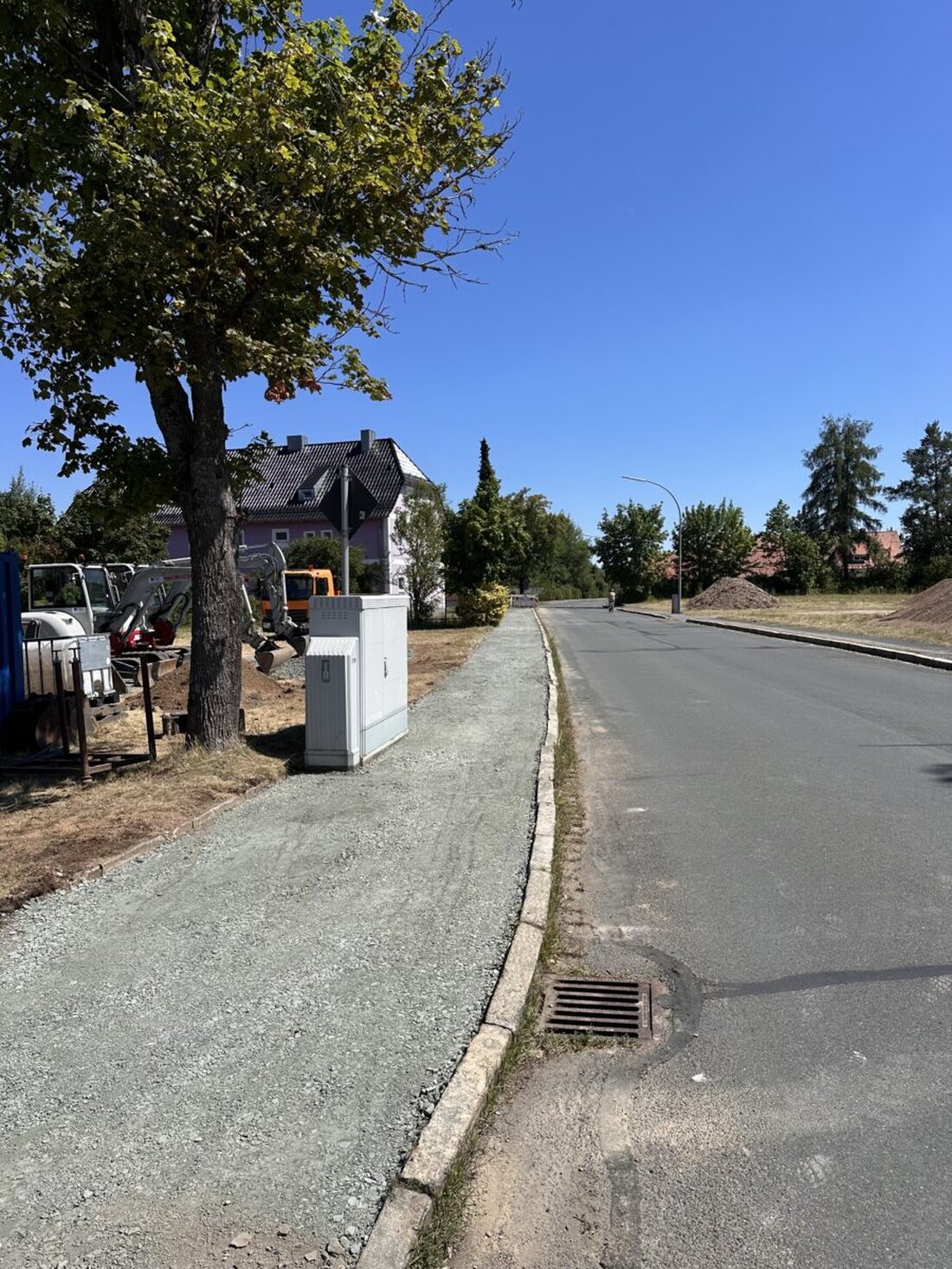 Weiherhammer. Die Gemeinde nutzt die Ortsnetzverkabelung des Bayernwerks, um an der Hauptstraße den Gehweg und Bordsteine zu sanieren, Kosten gedeckelt auf 60 000 €. Weitere Themen waren Photovoltaik und Schnelllader.