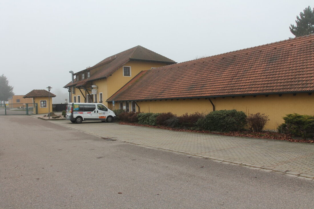 Eslarn. Der Markt stellt dem TSV Eslarn für die Modernisierung der Umkleidekabinen und dem Sportkegelclub „Eintracht“ Eslarn für die Sanierung und den Umbau der Kegelanlage Mittel zur Verfügung.