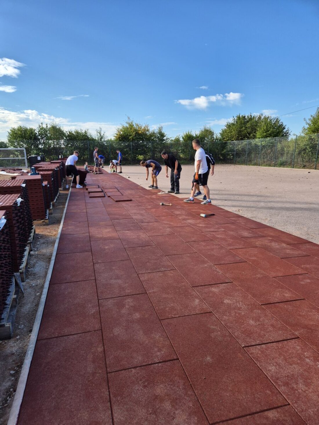 Weiherhammer. Der Gemeinderat bewilligt 9.600 Euro für die Sport- und Begegnungsstätte des FC Kaltenbrunn; die Förderung beträgt letztmals zehn Prozent. Kita-Beiträge steigen voraussichtlich ab 1. März 2026 wegen höherer Kosten.