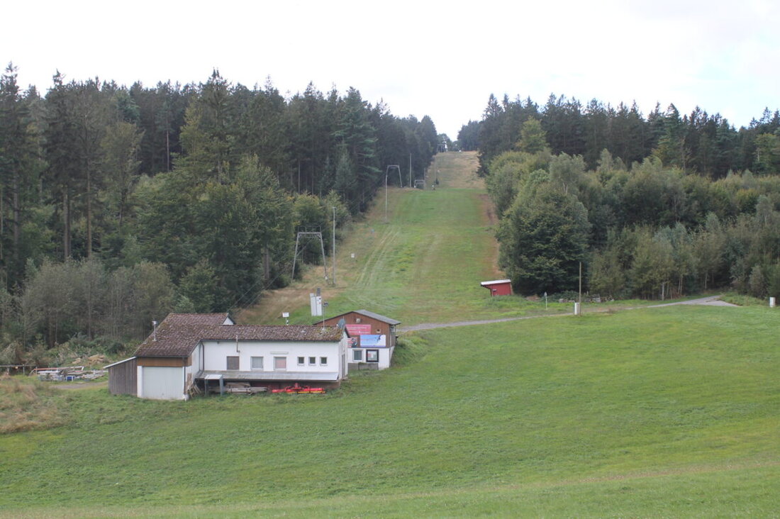 Flossenbürg. Der Gemeinderat lehnt finanzielle Unterstützung für das Ski- und Snowboardzentrum ab, sieht jedoch die Saison 2024/2025 als gesichert an.