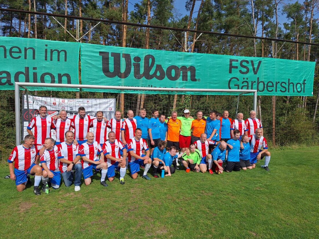 Amberg-Sulzbach.Beim Benefizspiel in Amberg sammelten die Fun Kickers der Lebenshilfe Amberg-Sulzbach und der FSV Gärbershof 1.000 Euro für den Schulbau in Tansania. Das Geld unterstützt Infrastrukturmaßnahmen wie Wasser und Elektrizität nach Fertigstellung des Rohbaus.