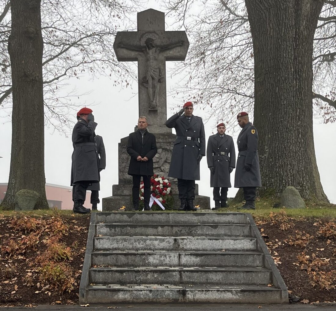 Windischeschenbach. Am Volkstrauertag gedachten Bürger in Windischeschenbach, Neuhaus und Bernstein der Opfer von Krieg, Gewalt und Terror.