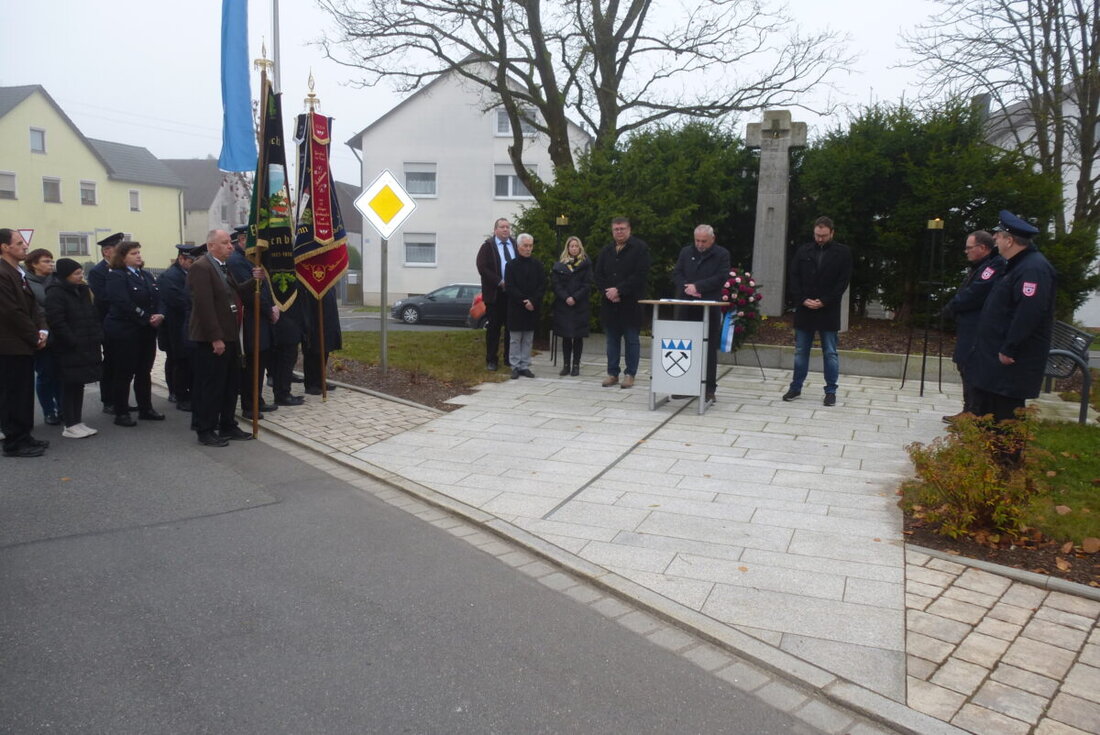 Kaltenbrunn. Am Volkstrauertag gedachten Gläubige mit einem ökumenischen Gottesdienst in der Martins-Kirche den Opfern von Krieg und Gewalt. Pfarrer Puthenchira betonte die Bedeutung von Erinnerung und Hoffnung für den Frieden.