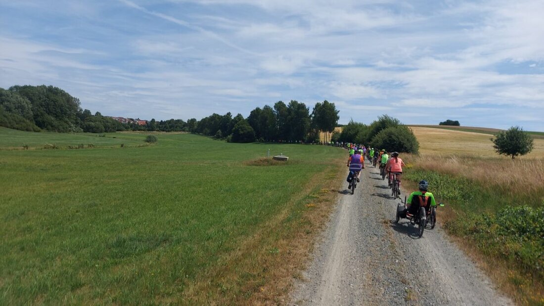 Neustadt/WN. Die 26. NEW-Radltour lädt am Sonntag, 5. Juli 2026, zum gemeinsamen Entdecken des Landkreises ein. Auf 62 Kilometern und 735 Höhenmetern geht es ab 10 Uhr in Windischeschenbach los, Anmeldung vor Ort ab 9 Uhr.
