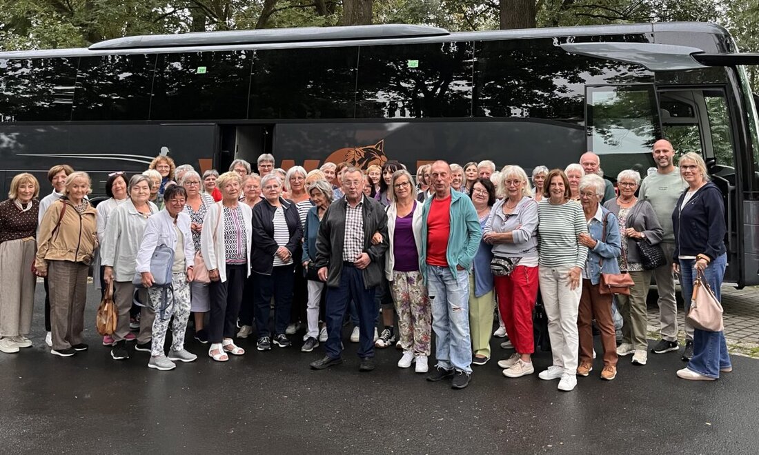 Altenstadt/WN. Zum vierten Mal organisierte Seniorenbeauftragte Elfi Gierlinger eine Ausflugsfahrt, die Altenstädter Seniorinnen und Senioren diesmal nach Karlsbad führte, wo Stadtrundfahrt und Kolonnadenführung warteten.