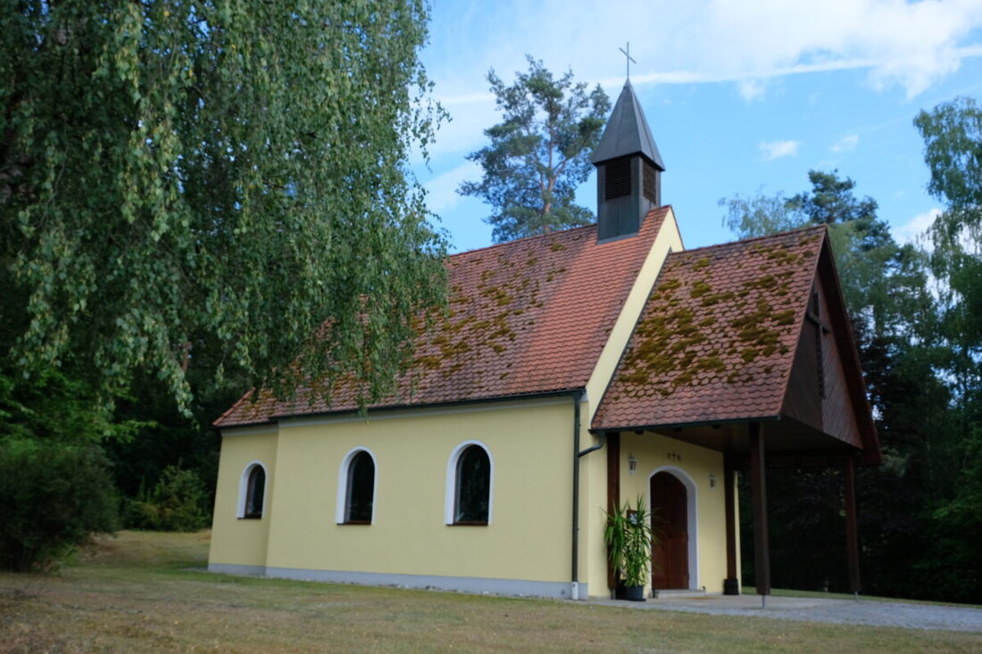 Neustadt/WN. Bei der Jahreshauptversammlung des Kapellenbauvereins Apfelbach im neuen Pfarrheim zogen die Mitglieder nach einem Gottesdienst Bilanz und feierten das 30-jährige Jubiläum der Kreuzkapelle.