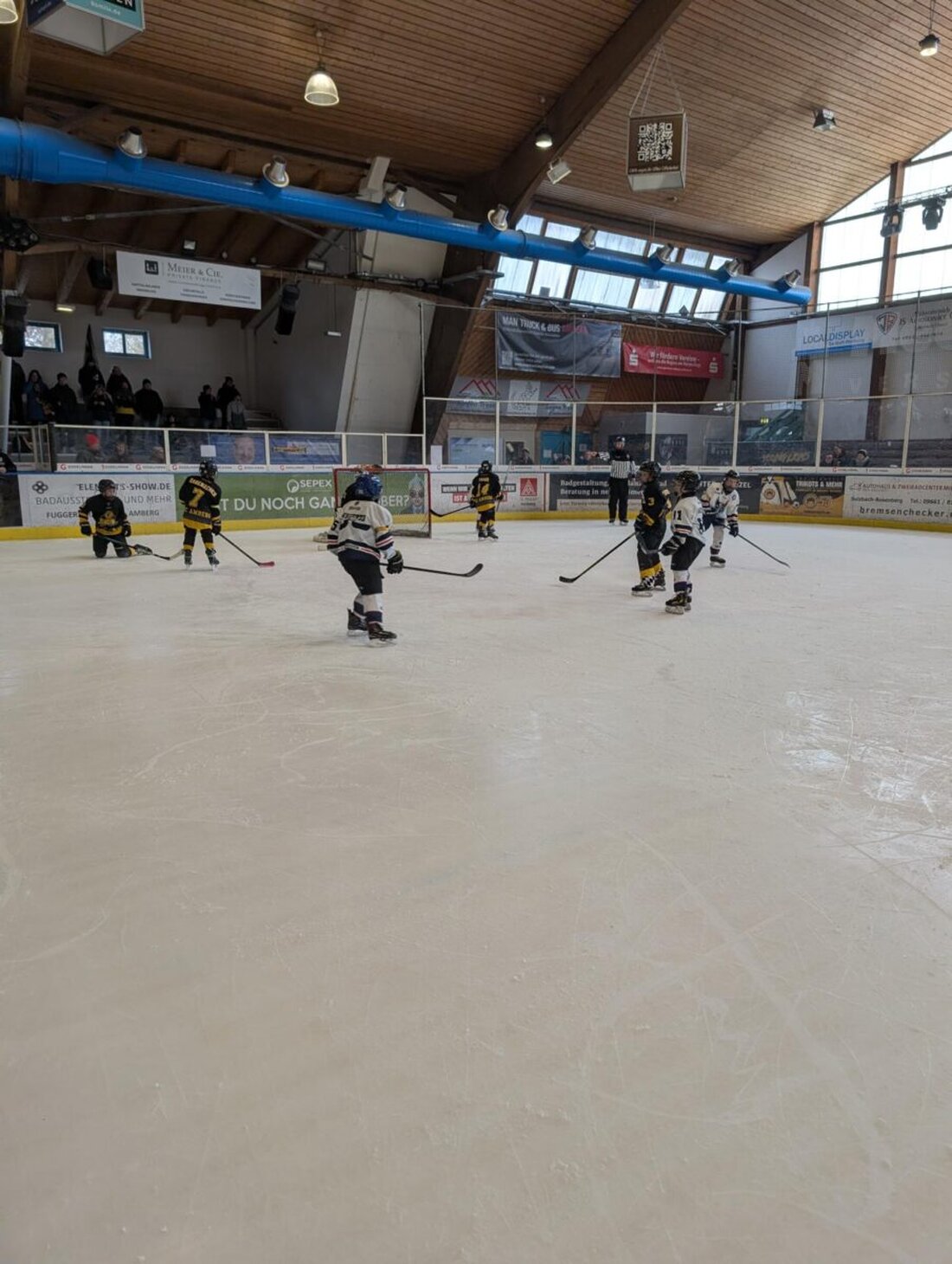 Weiden. Die Young Blue Devils berichten vom Wochenende 19. bis 21. Dezember 2025: erfolgreiche Auftritte der U9B und U11B, ein Rückschlag der U13, ein starkes U17-Auswärtsspiel sowie zwei bittere U20-Niederlagen in Mannheim.