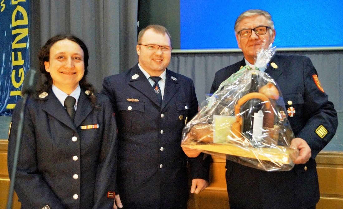 Neustadt/WN. Kreisbrandmeisterin Mirjam Schuller hat ihr erstes Jahr als Chefin der Jugendfeuerwehren des Landkreises Neustadt/WN mit Bravour gemeistert. Für Kreisbrandrat Richard Meier war es der letzte Auftritt bei der Nachwuchsorganisation. [&hellip;]