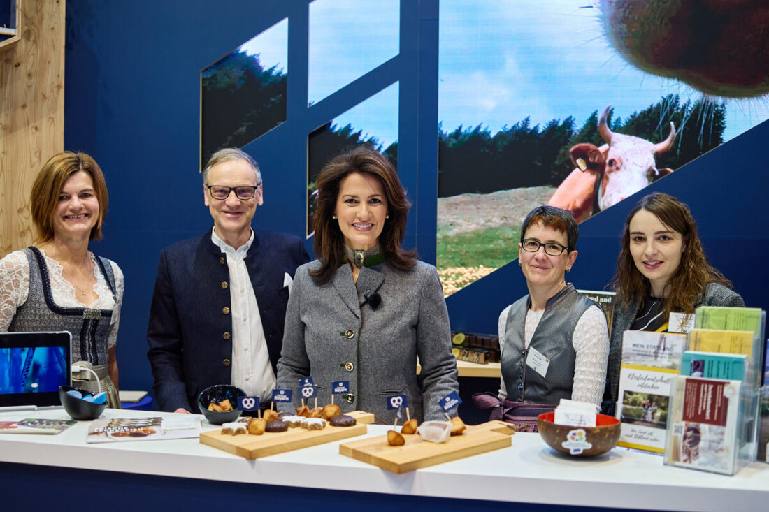 Berlin. Bayern zeigt auf der Grünen Woche seine kulinarische Vielfalt und Tourismusstärke. Waldsassen stellt als GenussOrt gemeinsam mit der Lebkuchenmanufaktur Rosner und der Klosterlandschaft Stiftland Spezialitäten vor.