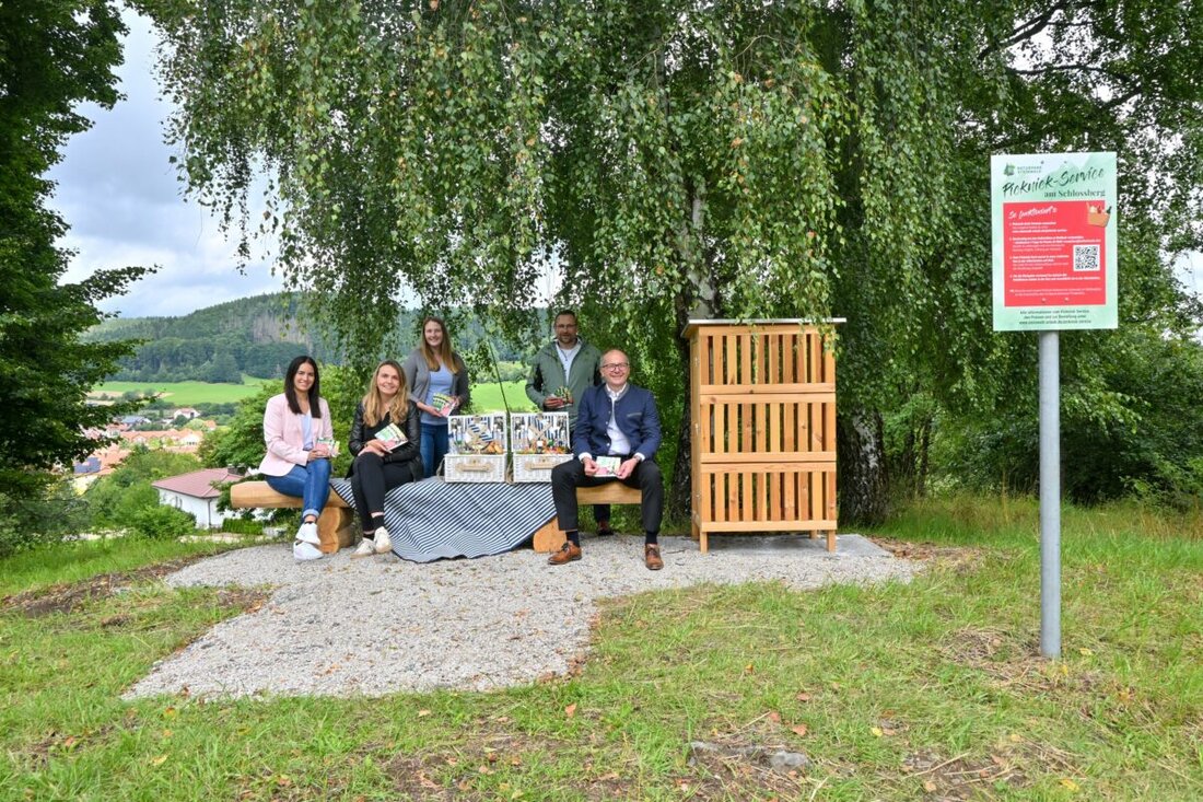 Waldeck/Kemnath. Der Picknick-Service der Steinwald-Allianz wächst weiter: Ab sofort steht in Waldeck bei Kemnath ein neuer Abholort für liebevoll gepackte Picknickkörbe bereit. 