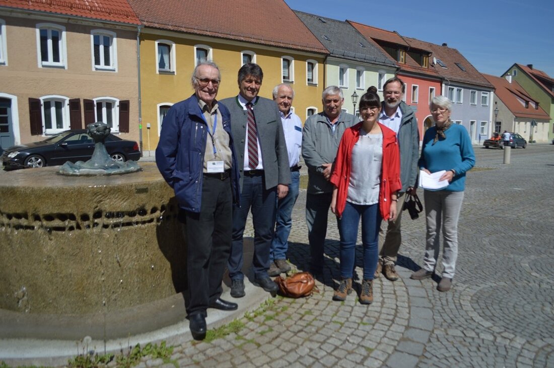 Grafenwöhr. “Der Geopark Bayern-Böhmen steht im nationalen Vergleich gut da. Es ist auch etwas Besonderes, Biologie in dieser Art und Weise zu erleben”, erklärt der Geologe Dr. Andreas Peterek in Grafenwöhr. [&hellip;]