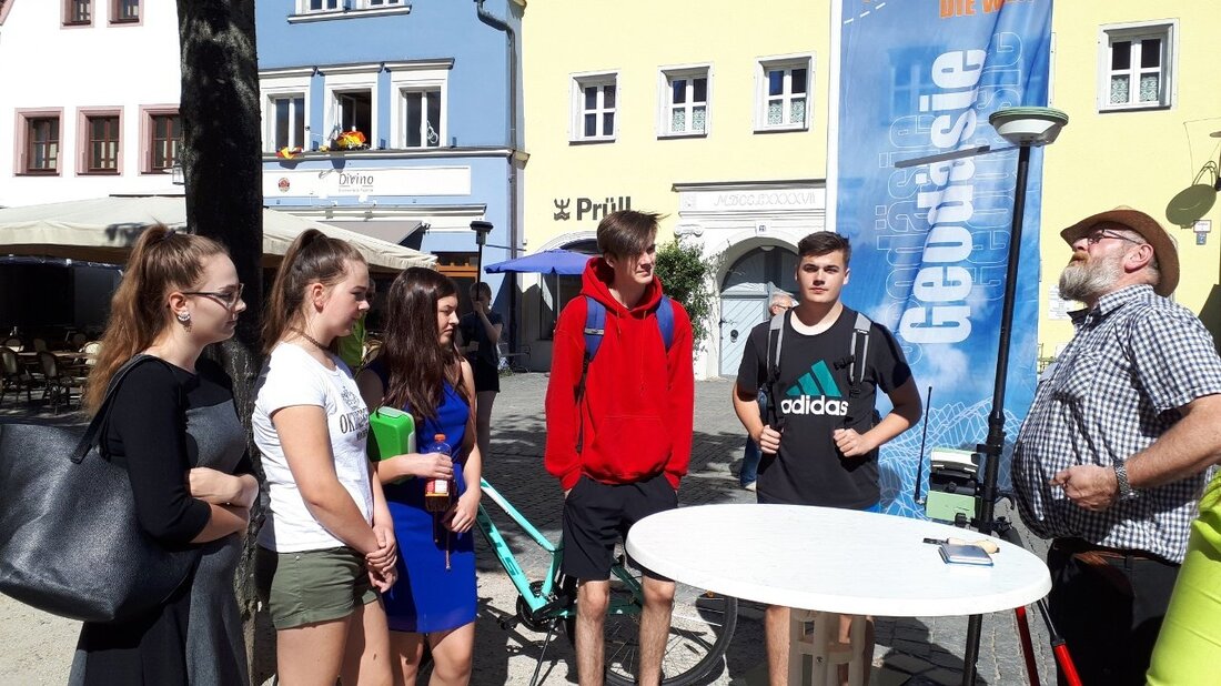 Weiden. Was ist Geodäsie? Schüler der Wirtschaftsschule in Weiden gingen dieser Frage auf den Grund. In Zusammenarbeit mit Firmen und Behörden aus der Region veranstaltete das Amt für Ländliche Entwicklung [&hellip;]