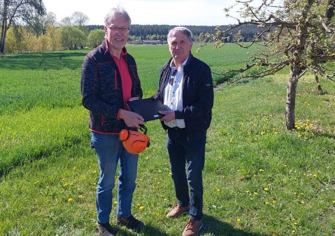 Schwandorf. Bei der SVLFG steht ein Wechsel in der Prävention an: Nach über 40 Jahren geht Anton Zizler zum 30. April 2026 in den Ruhestand. Ab 1. Mai 2026 übernimmt Georg Straller und führt Beratung und Netzwerkarbeit fort.