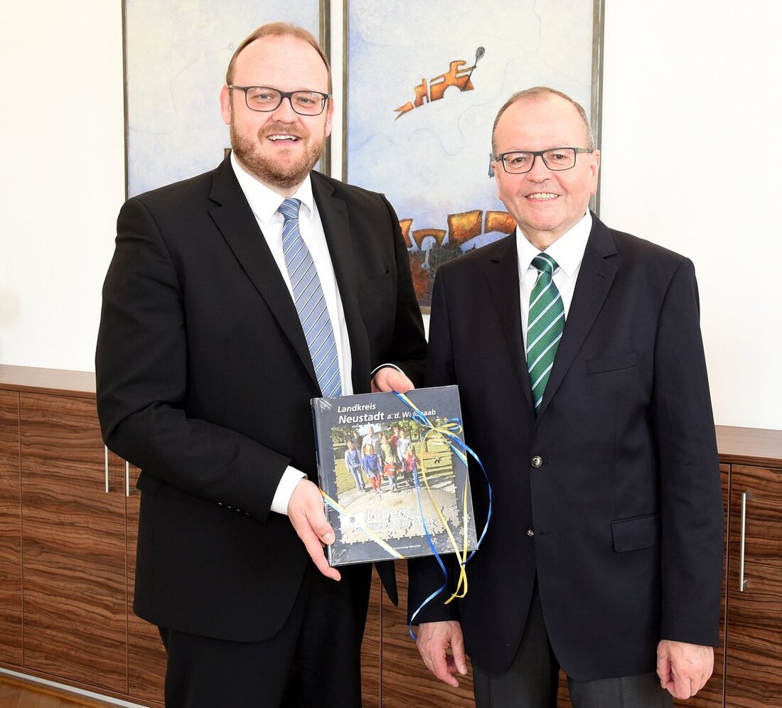 Neustadt/WN. „Bisher haben wir sehr wenig voneinander gehört und das ist auch gut so“, sagte Landrat Andreas Meier beim Antrittsbesuch des neuen Weidener Landgerichtspräsidenten Gerhard Heindl. Schließlich beweise der seltene [&hellip;]