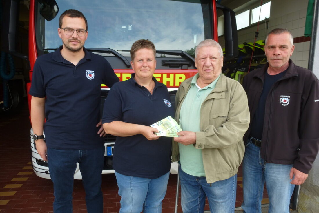 Kaltenbrunn/Weiden. Gerhard Krapf spendete für die neu gegründete Kinderfeuerwehr und erinnerte sich dabei an seine Nachkriegsjugend.  