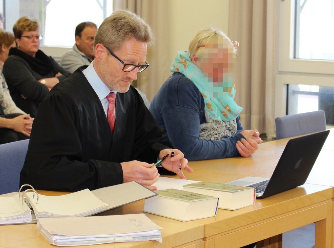 Weiden. Jede Woche ein anderer Arzt, immer eine andere Apotheke. Das System wie sich die Weidenerin die rezeptpflichtigen Fentanyl-Pflaster erschleicht funktioniert. Über Jahre hinweg. Ein ausgeklügelter Plan. Die Fentanyl-Pflaster, so gibt [&hellip;]