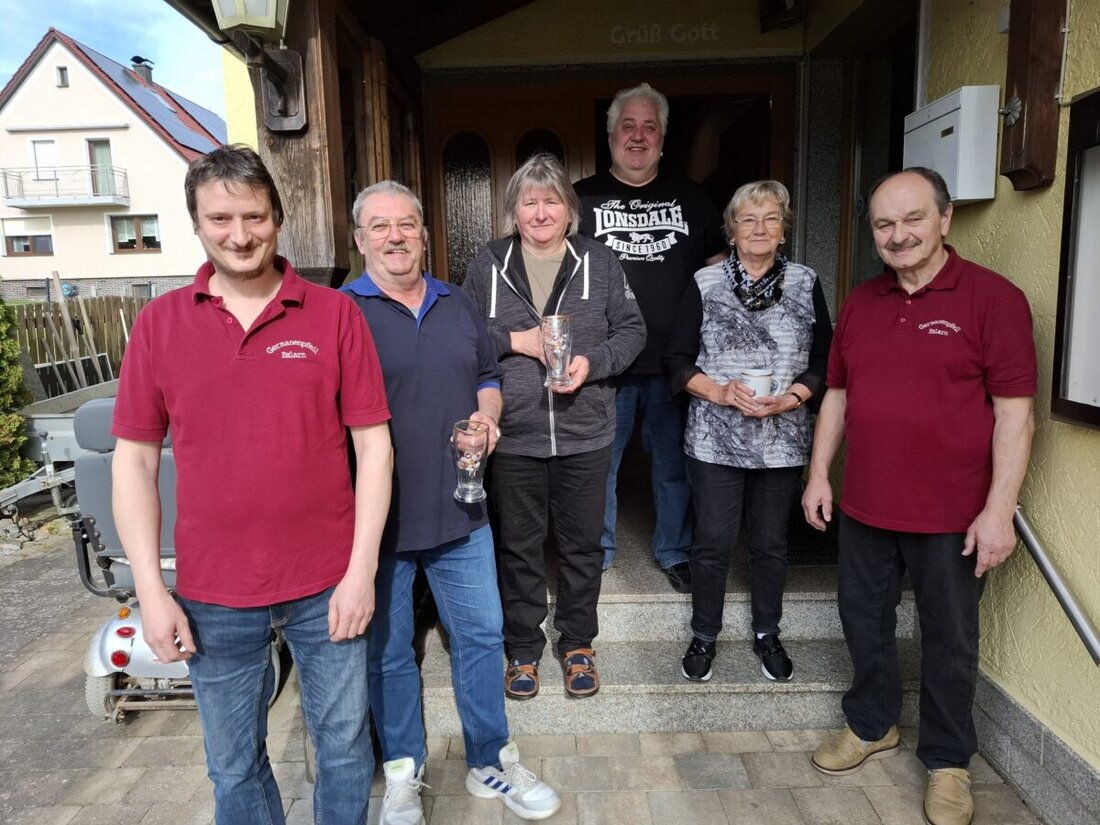 Eslarn. Der Spickerverein Germanenpfeil zieht bei der Jahreshauptversammlung Bilanz. Gemeinschaft und sportliche Spitzenleistungen prägen Verein und Jahr. Ehrungen und Termine am 26. September und 5. Dezember setzen Akzente.