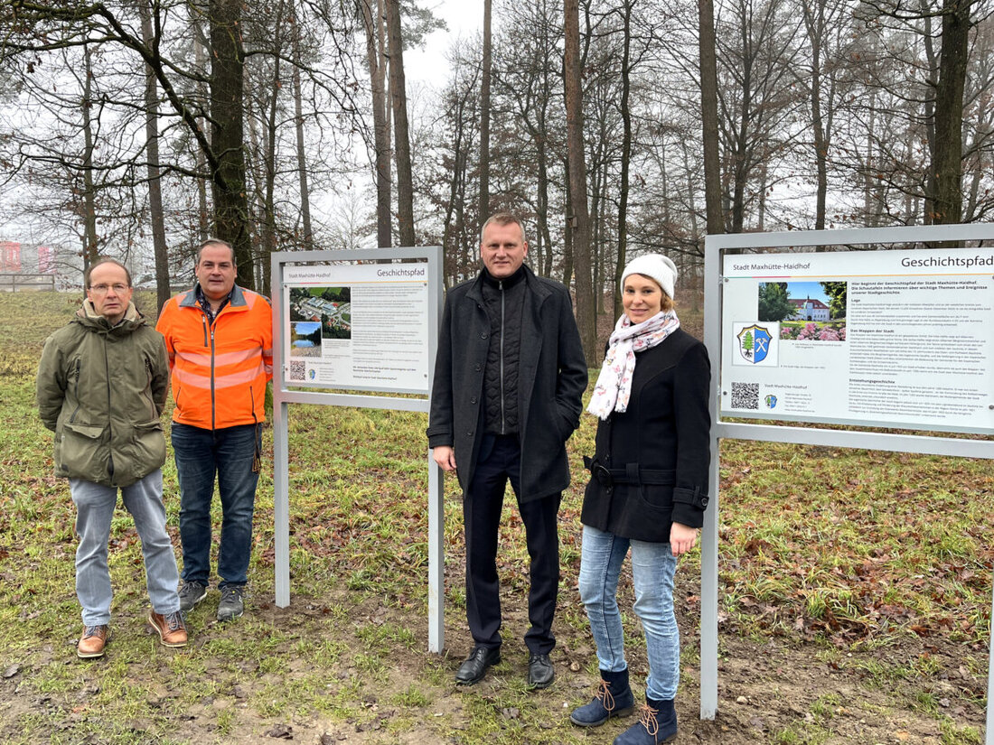 Maxhütte-Haidhof. Seit Anfang Dezember führt ein Geschichtspfad durch den Stadtpark und erzählt Stadt- und Industriegeschichte. Zwei große und vier kleine Tafeln, erarbeitet von Rebecca Federer, setzte der Bauhof um.