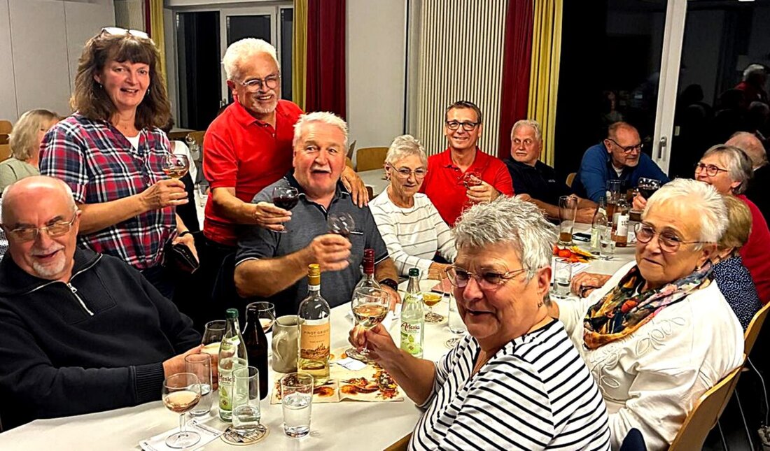 Bechtsrieth. Das SPD-Weinfest füllte am Samstag das Pfarrheim und lockte Gäste aus Bechtsrieth, Trebsau und der Umgebung an. Zwischen Wein und Brotzeit gaben sich drei Bürgermeister und Stadträtin Hildegard Ziegler die Ehre.