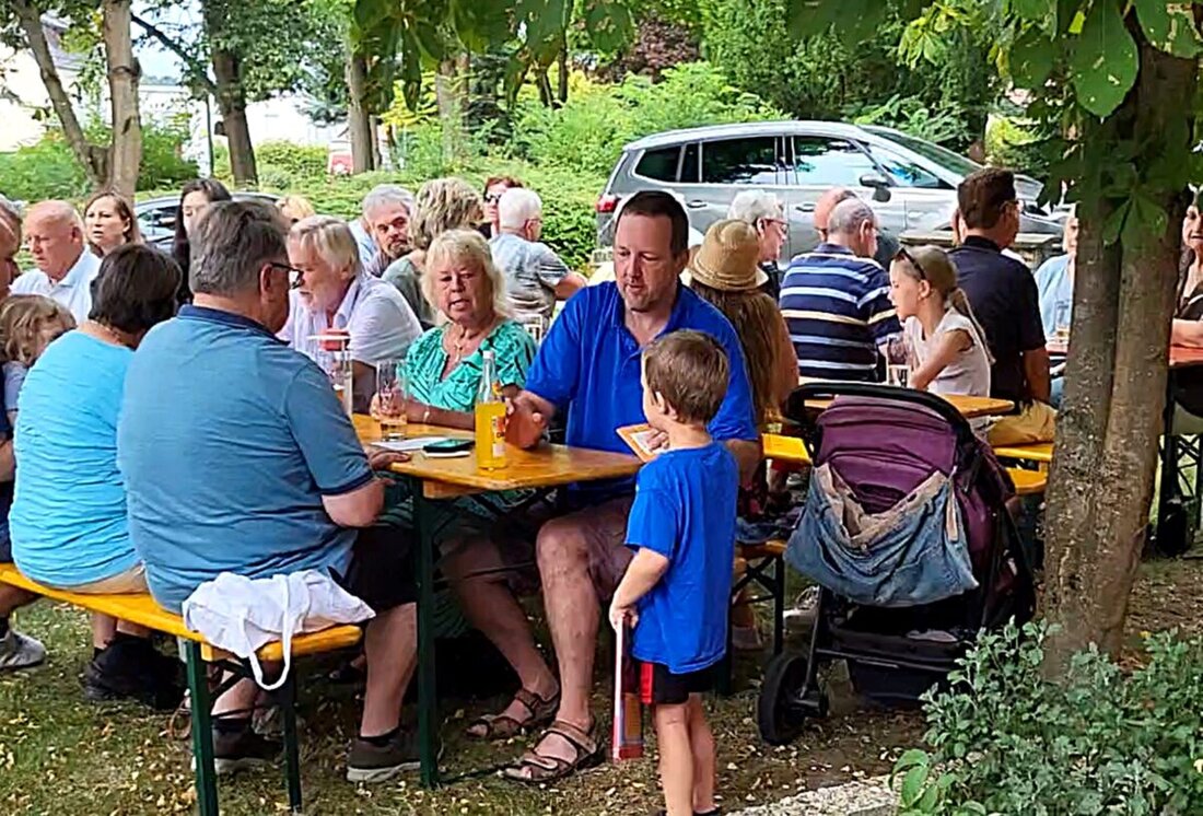 Weiden. Ein Fest der Erinnerungen, ein Blick nach vorn und ein Bekenntnis zu Geselligkeit und Zusammenhalt: Der Geselligkeitsverein „Unter Uns“ feierte am Wochenende sein 75-jähriges Jubiläum. 