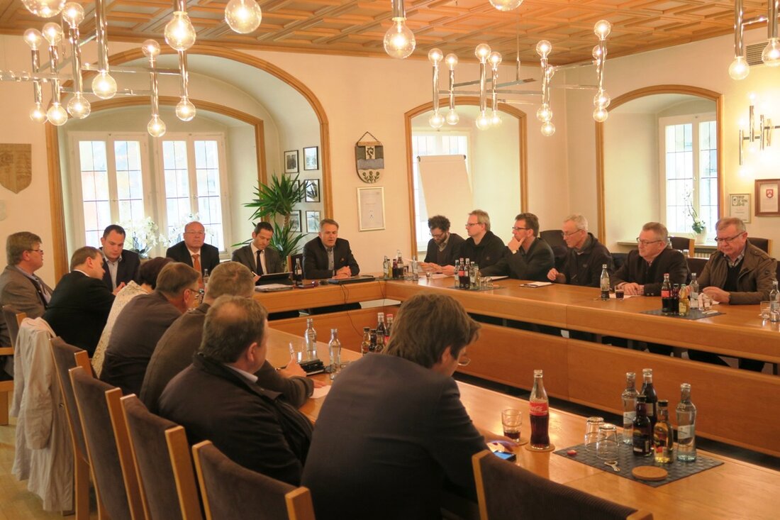 Mitterteich. Der potenzielle Verlauf und die zu prüfenden Verlaufsvarianten der Süd-Ost Gleichstromtrasse standen im Mittelpunkt der gemeinsamen Gesprächsrunde mit Lex Hartman, dem Geschäftsführer von Tennet, und Andreas Herath, dem Projektverantwortlichen von [&hellip;]