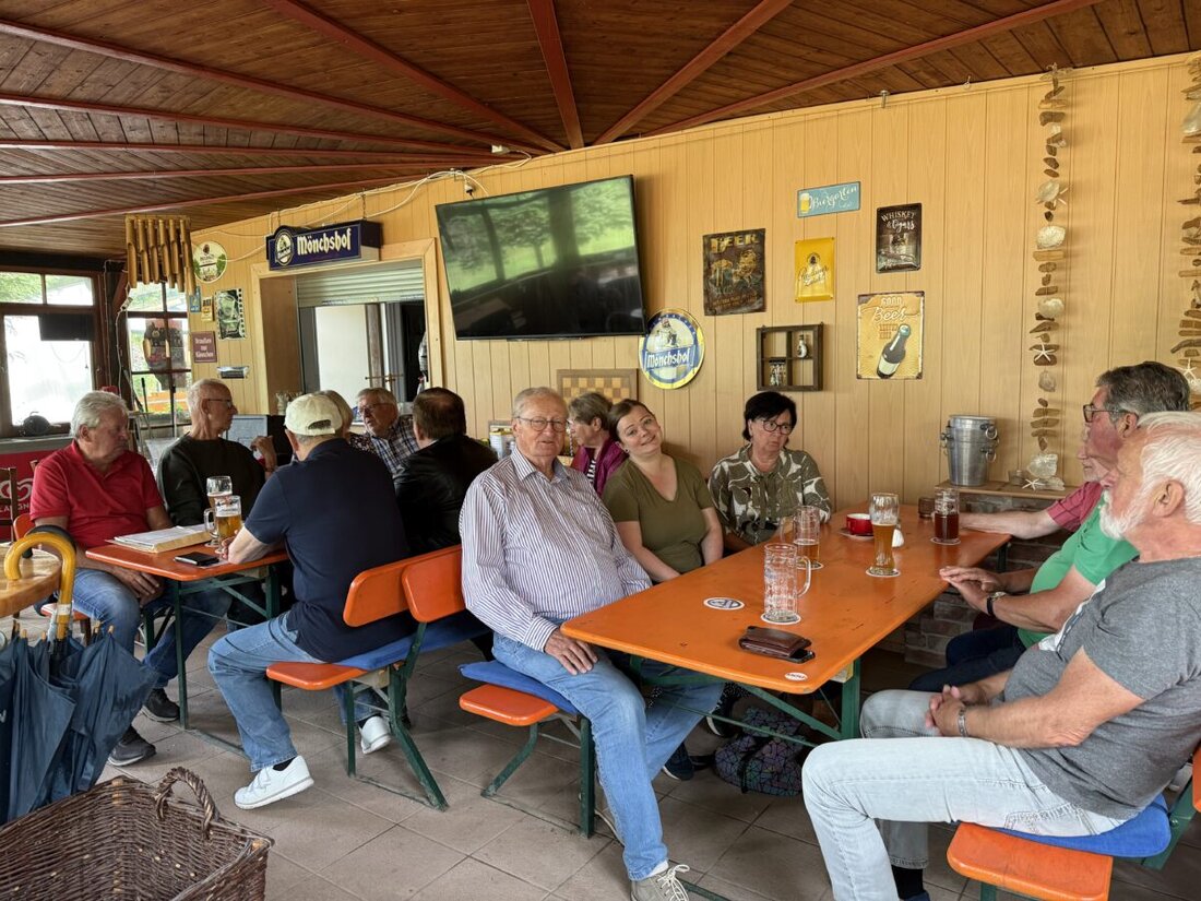 Weiden. Die komba Gewerkschaft besichtigte das Stadtbad unter Führung von Sandy Klughardt und informierte sich über die Anlage und Unterstützungsaktionen des Fördervereins. Das Stadtbad bietet viele Freizeitmöglichkeiten und plant am 3. August ein Familienfest.
