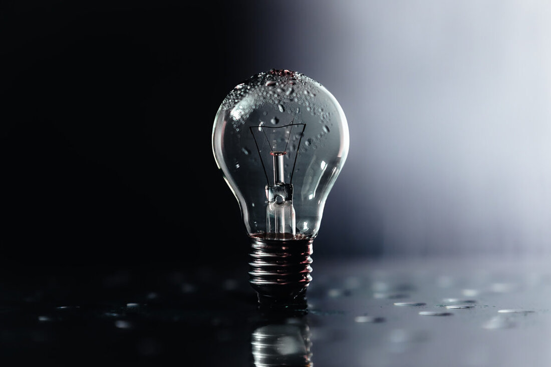 Weiden. Steigende Strompreise belasten viele Haushalte; laut NGG können mehr als 2.100 Menschen ihre Strom- und Gasrechnungen nicht pünktlich zahlen. NGG fordert eine Senkung der Stromsteuer.