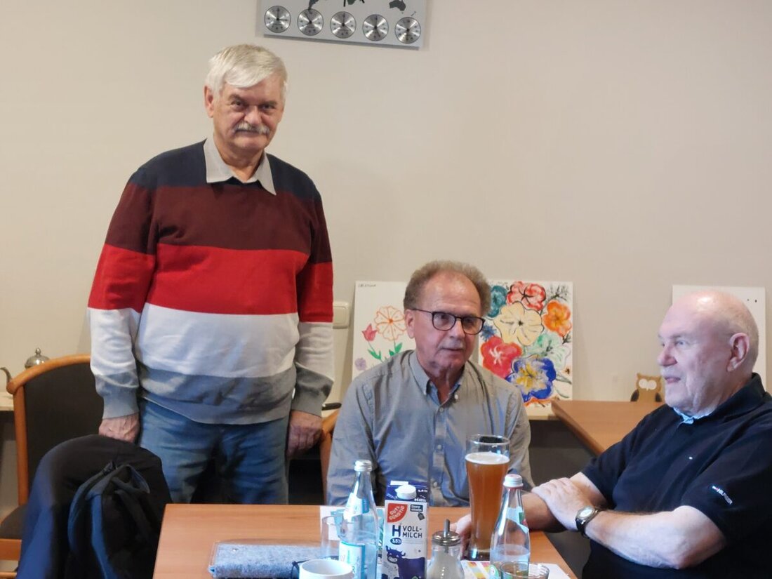 Grafenwöhr. Beim ver.di-Seniorenstammtisch warnen Gewerkschafter vor Sozialabbau und pochen auf Tarifverträge, Betriebsräte und Sozialgesetze. Hermann Dietl blickt zurück und mahnt Solidarität und Schutz der Demokratie an.