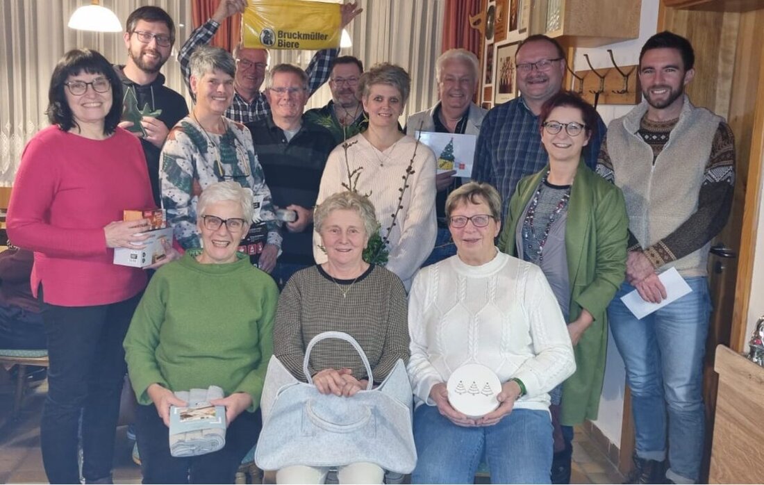 Seugast. Beim Nikolausschießen der Schützengesellschaft Gut Ziel sorgten Lebkuchen und Plätzchen für Adventsstimmung. Viele Gäste, darunter Bürgermeister Uwe König, erlebten einen lebhaften Wettbewerb mit Preisverleihung.