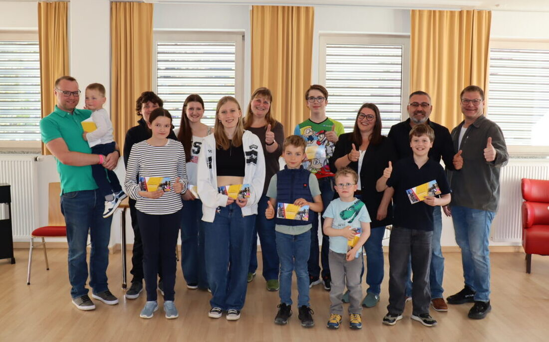 Burglengenfeld. Im Bürgertreff wurden die Gewinner der Osterschnitzeljagd prämiert. Rund 100 Kinder und Jugendliche suchten in den Ferien bei Betrieben des Wirtschaftsforums nach Hinweisen und freuten sich über Gutscheine.