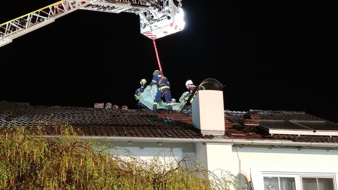 Luhe-Wildenau. In der Nacht ist über Weiden und den Landkreis Neustadt/WN ein heftiges Gewitter gezogen. In Luhe ist ein Blitz in ein Hausdach eingeschlagen und hat ein Loch hinterlassen.  Als [&hellip;]