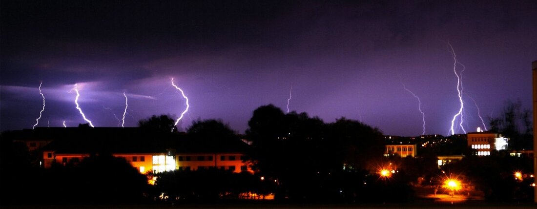 Weiden. Heftige Gewitter erschütterten gestern die nördliche Oberpfalz. Hagel, Sturm und lautes Donnergrollen zogen über Weiden und die Landkreise Neustadt/WN und Tirschenreuth.  Besonders heftig traf es in der letzten Nacht [&hellip;]