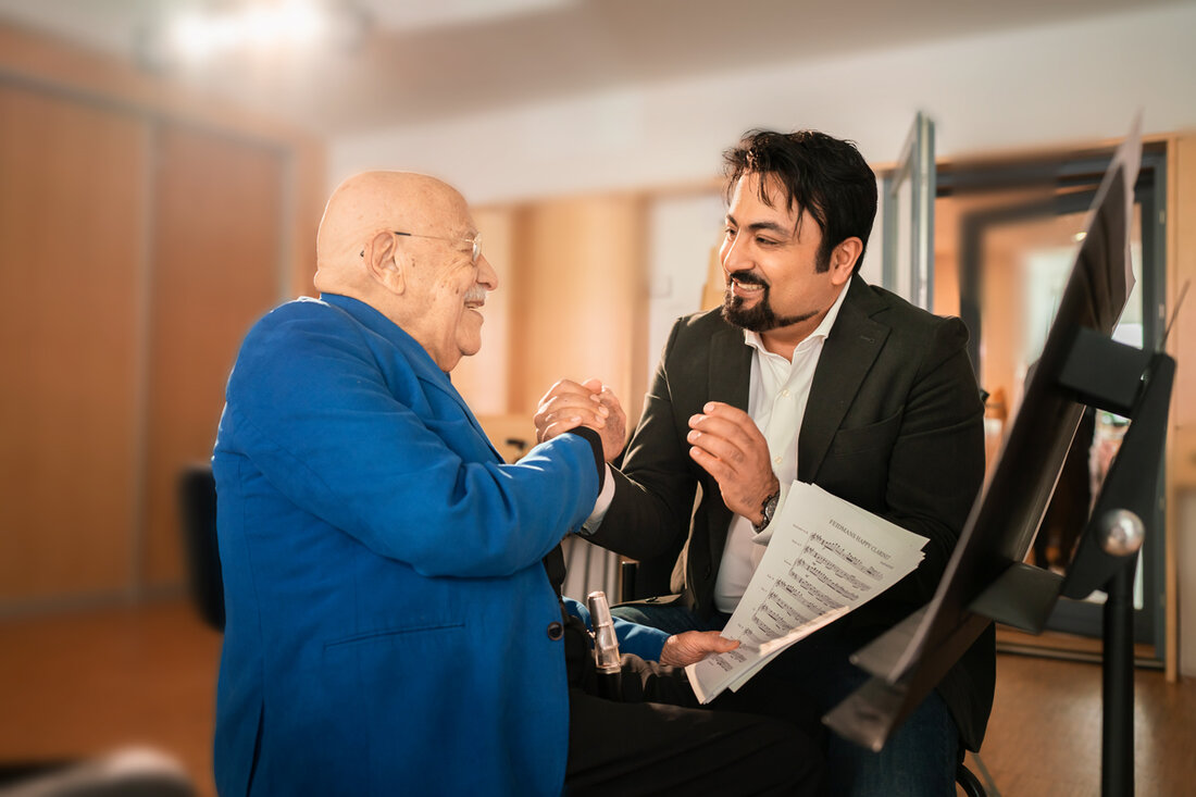 Neunburg vorm Wald. Giora Feidman bringt am 13. November 2026 um 20 Uhr sein Programm For a Better World in die Schwarzachtalhalle, eine berührende Friedensbotschaft, komponiert von Majid Montazer.