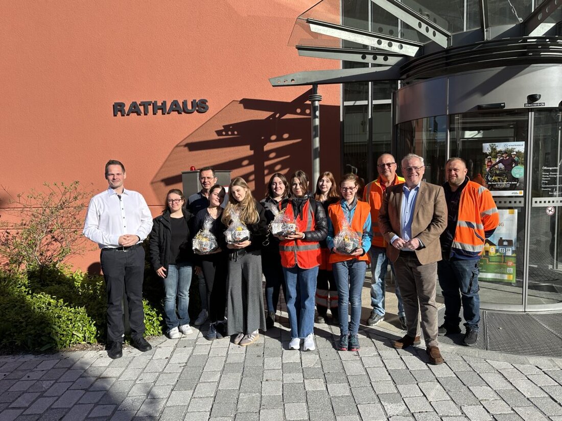 Schwandorf. Die Stadt beteiligte sich zum zweiten Mal am Girls' Day und bot vier Schülerinnen praxisnahe Einblicke in technische und handwerkliche Berufe. Oberbürgermeister Andreas Feller begrüßte die Gruppe.