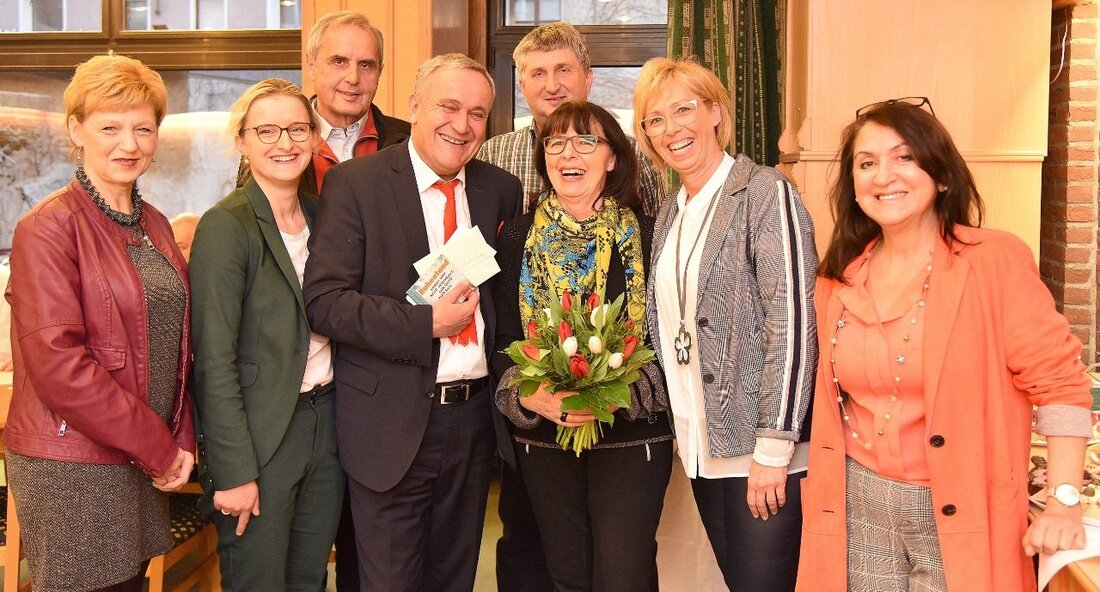Weiden. Die Weidener SPD verabschiedet Geschäftsführerin Gisela Birner in den Ruhestand.  Von Jürgen Wilke Nach 48 Jahren tritt die Geschäftsführerin der Weidener SPD Gisela Birner in den Ruhestand. Vom Bezirk, dessen Geschäftsführerin [&hellip;]