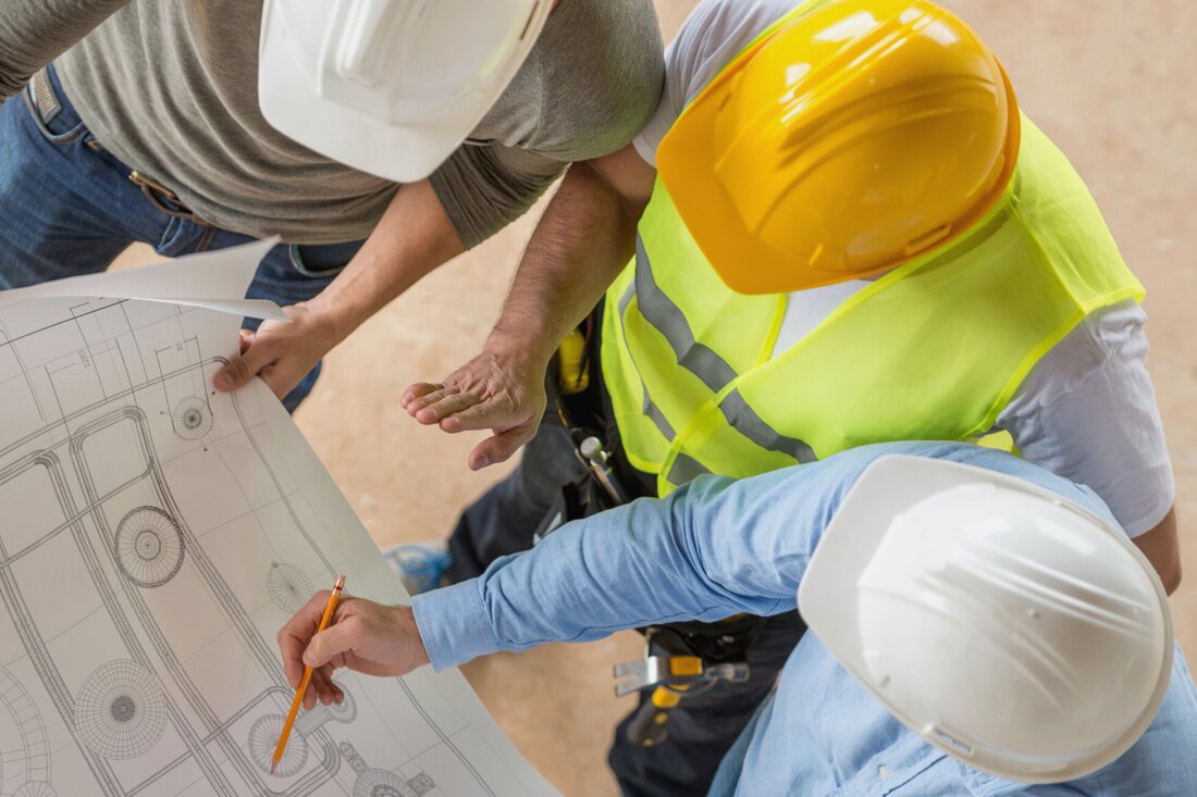 Weiden. Im September sank die Arbeitslosigkeit um 97 auf 5.249, die Quote lag bei 4,3 Prozent und damit über dem Vorjahr. Stellen gingen zurück und Kurzarbeit nahm zu, Beschäftigung sank auf 88.314.