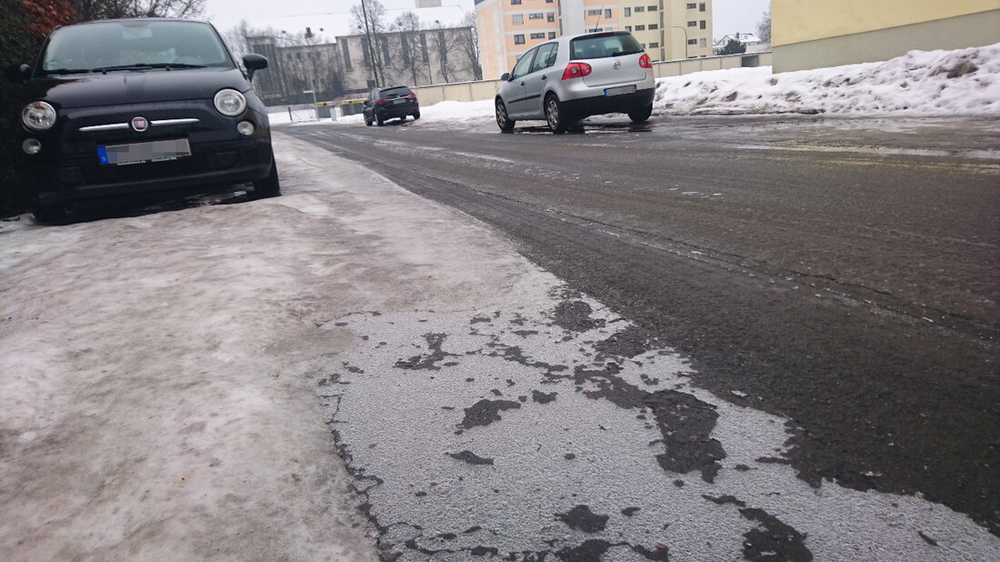 Weiden/Neustadt/WN/Tirschenreuth. Tauwetter, Nieselregen und ein gefrorener Boden sind keine gute Kombination. Dank Blitzeis war es gestern Nacht und heute Früh auch in Weiden und den Landkreisen Neustadt/WN und Tirschenreuth spiegelglatt. [&hellip;]