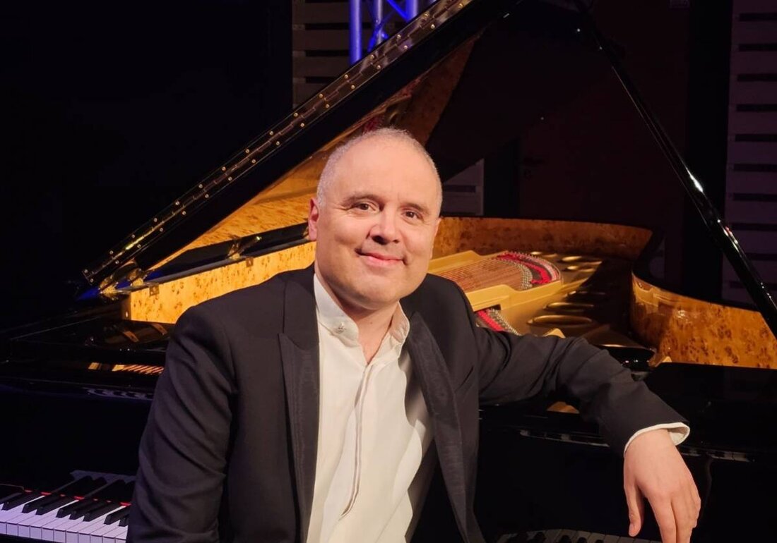 Schwandorf. Das Oberpfälzer Künstlerhaus präsentiert in der Spitalkirche Schwandorf das Konzert "Goldener Oktober - Bilder einer Ausstellung" mit dem französischen Pianisten Pierre-Laurent Boucharlat. Tickets sind auf okticket.de erhältlich.