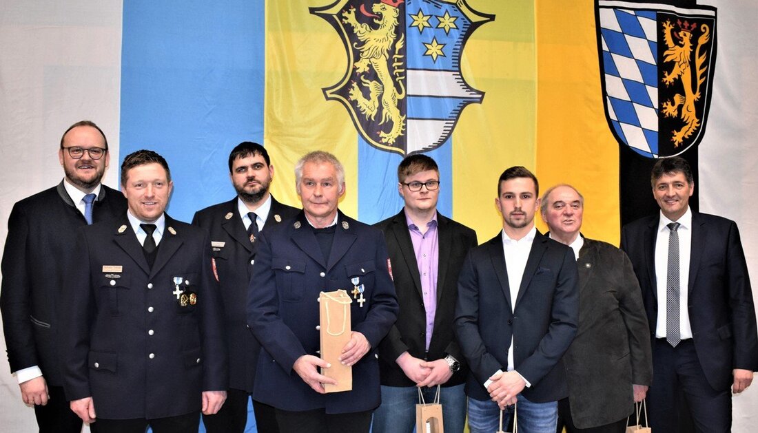 Grafenwöhr. Vier Männern wurde eine besondere Ehrung zuteil: Wegen ihres ehrenamtlichen oder beruflichen Engagements im Jahr 2018 wurden sie besonders geehrt. Beim Neujahrsempfang der Stadt und des Stadtverbandes durften sie [&hellip;]