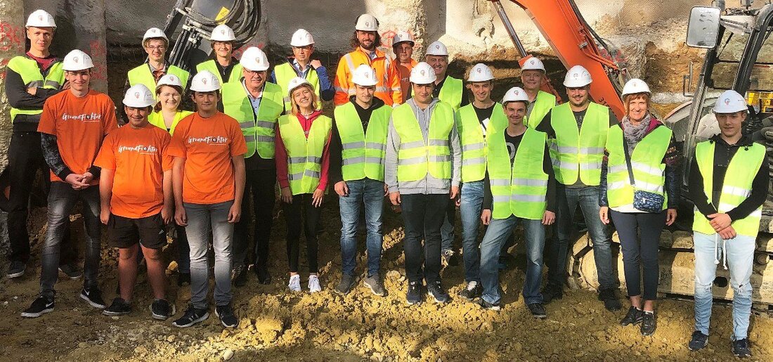 Floß. Die meisten Unternehmen kennen es: Die neuen Auszubildenden kommen an und müssen sich mit vielem Neuen vertraut machen – neue Leute, neue Gebäude und vor allem neue Aufgaben. Um [&hellip;]