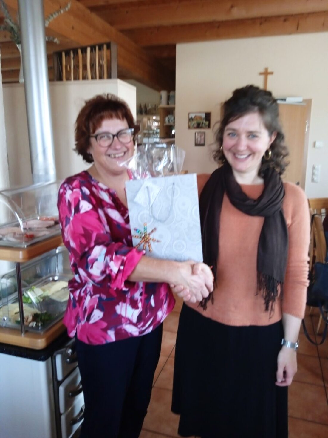 Floss. Der Katholische Frauenbund lud zum Gourmet-Frühstück in den Familiengasthof Schaller ein. Nach dem opulenten Büfett gab Studienrätin Linda Hamann Impulse zum Thema Krisenbewältigung und regte zu Gesprächen an.