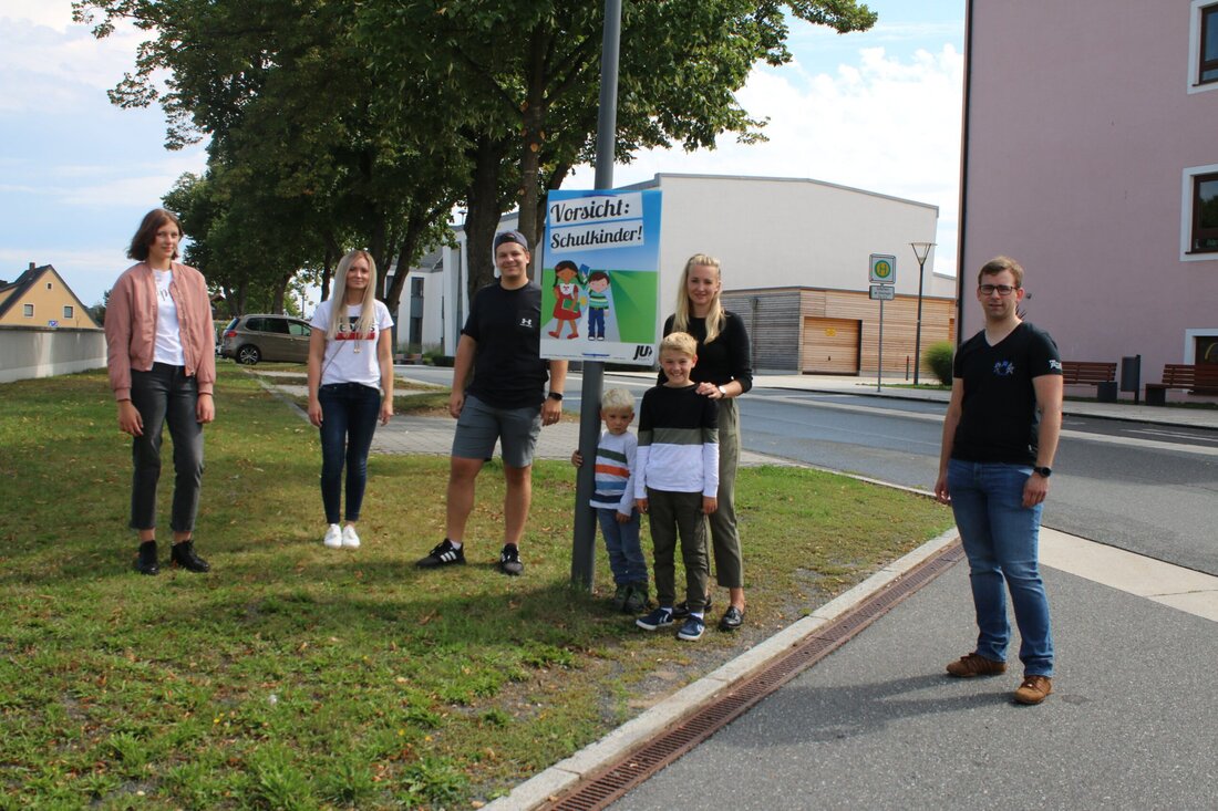 Grafenwöhr. Die alljährliche Straßenmalaktion der Jungen Union Grafenwöhr musste heuer gegen Corona abgesagt werden. Stattdessen wurden Plakate zum Schutz der Schulkinder angebracht. Von Stefan Neidl Corona erfordert im Jahr 2020 [&hellip;]