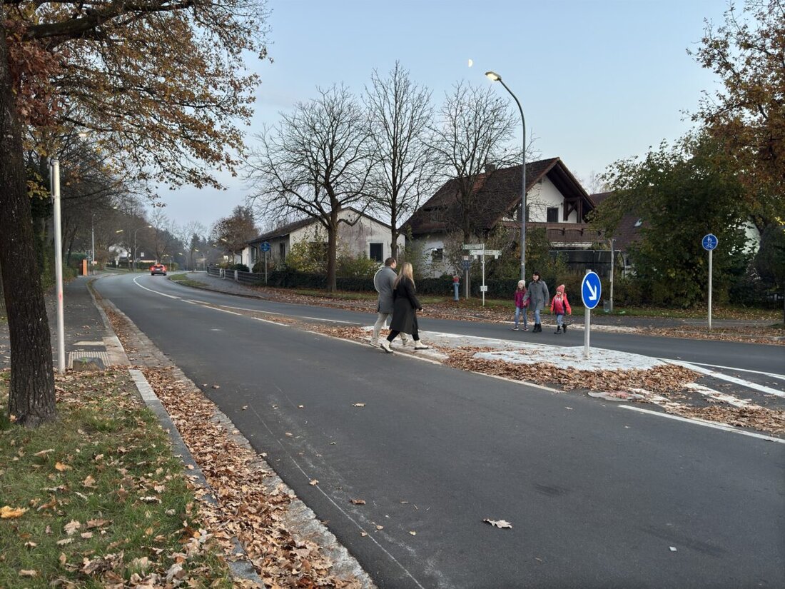 Grafenwöhr. Nach etwa zehn Jahren wurden auf Anregung des SPD-Stadtrats Querungshilfen für sichereres Überqueren der Straßen gebaut. Sie helfen besonders Kindern, älteren Menschen und Menschen mit Behinderung.