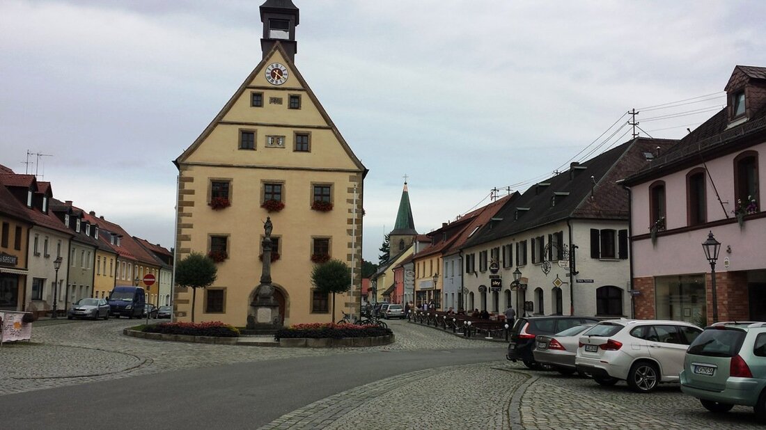 Grafenwöhr. Mit einem spitzen Gegenstand werden vier Autos auf dem Marktplatz mutwillig zerkratzt. Die Polizei sucht Zeugen. Die Autos waren in der Nacht zum Freitag auf der südlichen Seite des Marktplatz [&hellip;]