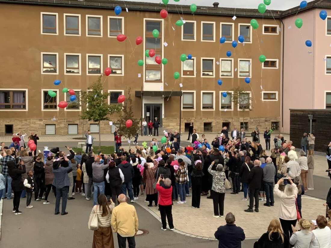 Grafenwöhr. Mit vielen Glückwünschen starteten am Dienstag an der Grund- und Mittelschule Grafenwöhr 356 Mädchen und Jungen in das neue Schuljahr. 