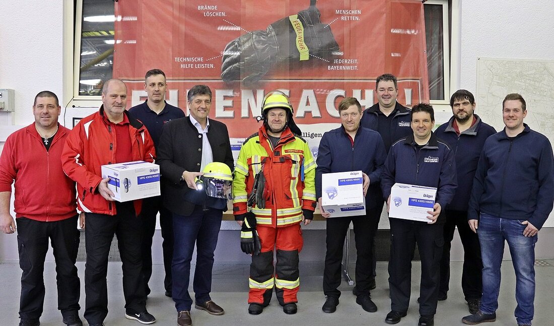 Grafenwöhr. Nachdem die Feuerwehren der Stadt Grafenwöhr neue Schutzanzüge erhielten, gab es nun auch die passenden Schutzhelme dazu. Die 90 neuen Einsatzhelme finanzierte der Feuerwehrverein. Von Jürgen Masching Die Feuerwehr [&hellip;]