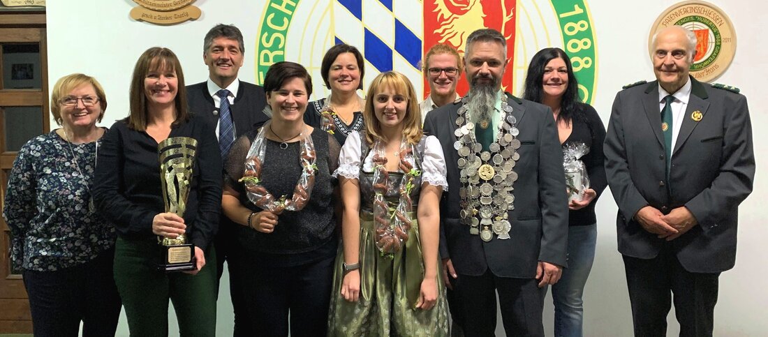 Grafenwöhr. Die „Königlich-privilegierte Feuerschützengesellschaft Hubertus 1888“ ehrte ihre Könige und Pokalgewinner. Schützenkönig wurde Günter Dötsch, die Jugendschützenkönigin heißt Franziska Ott. Von Gerald Morgenstern Die Hubertus-Schützen proklamierte ihre Könige und ehrte die [&hellip;]