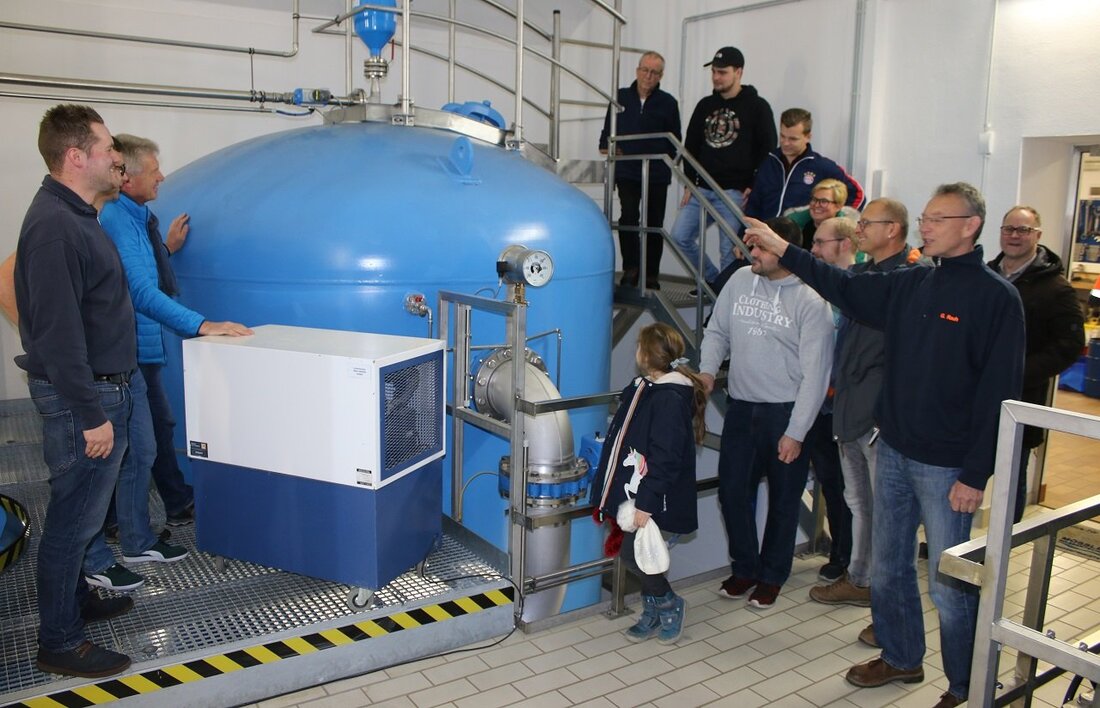 Grafenwöhr. Die Wasserqualität in Grafenwöhr ist gut. Doch wo kommt das Wasser her und wie wird es transportiert? Um das herauszufinden, besichtigte die Junge Union Grafenwöhr das Wasserwerk. Bei einem [&hellip;]