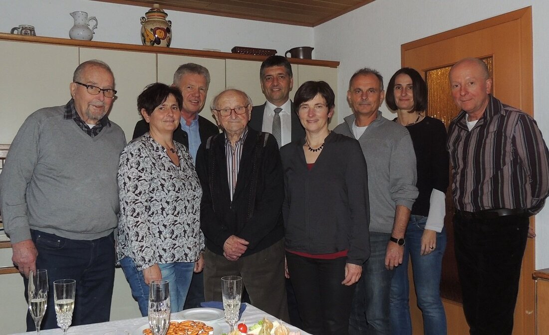 Grafenwöhr. Vom Kolping-Nikolaus bis zum Bürgermeister gaben sich die Gratulanten bei Max Reiter, einem der ältesten Bürger Grafenwöhrs, die Klinke in die Hand. Das Grafenwöhrer Urgestein feierte seinen 95. Geburtstag. [&hellip;]