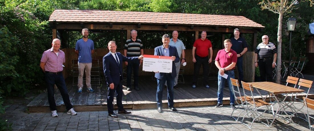 Grafenwöhr. Neun Grafenwöhrer Vereine dürfen sich über insgesamt 7.000 Euro Spenden der Sparkasse freuen. Die Bank will damit den Vereinen auch einen Neustart nach der Pandemie ermöglichen. Die Auswahl hatte Bürgermeister Edgar Knobloch übernommen.